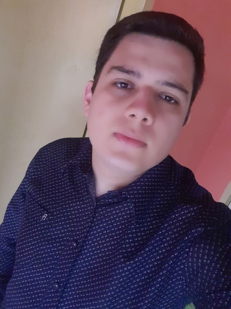 Andrés, 27