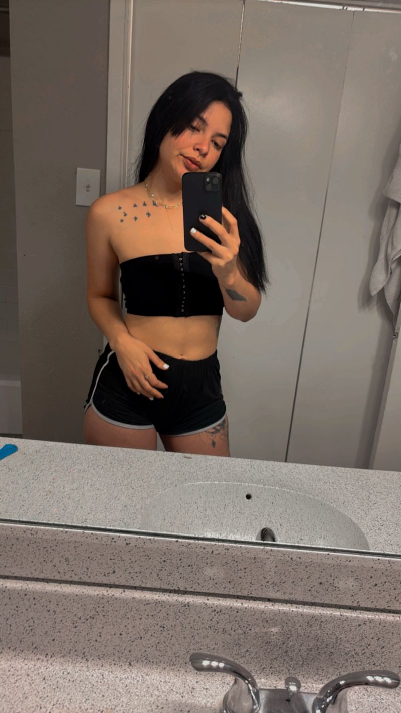 Chavely, 25