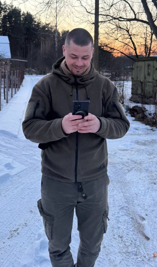Роман, 28