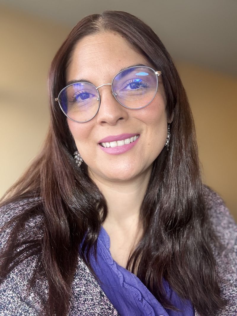 Andrea, 43