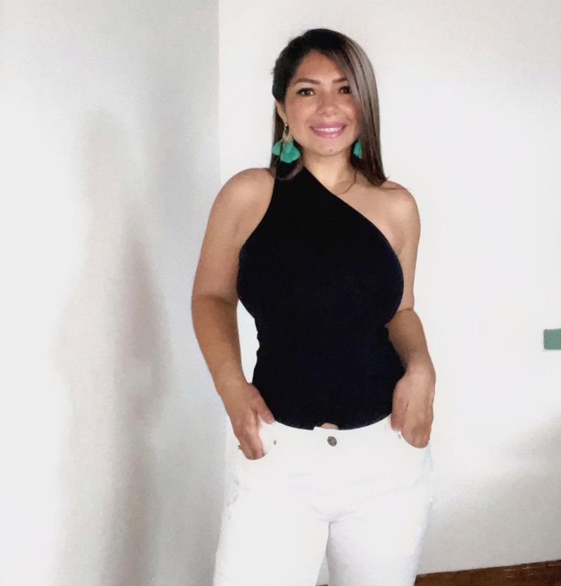 Dani, 33
