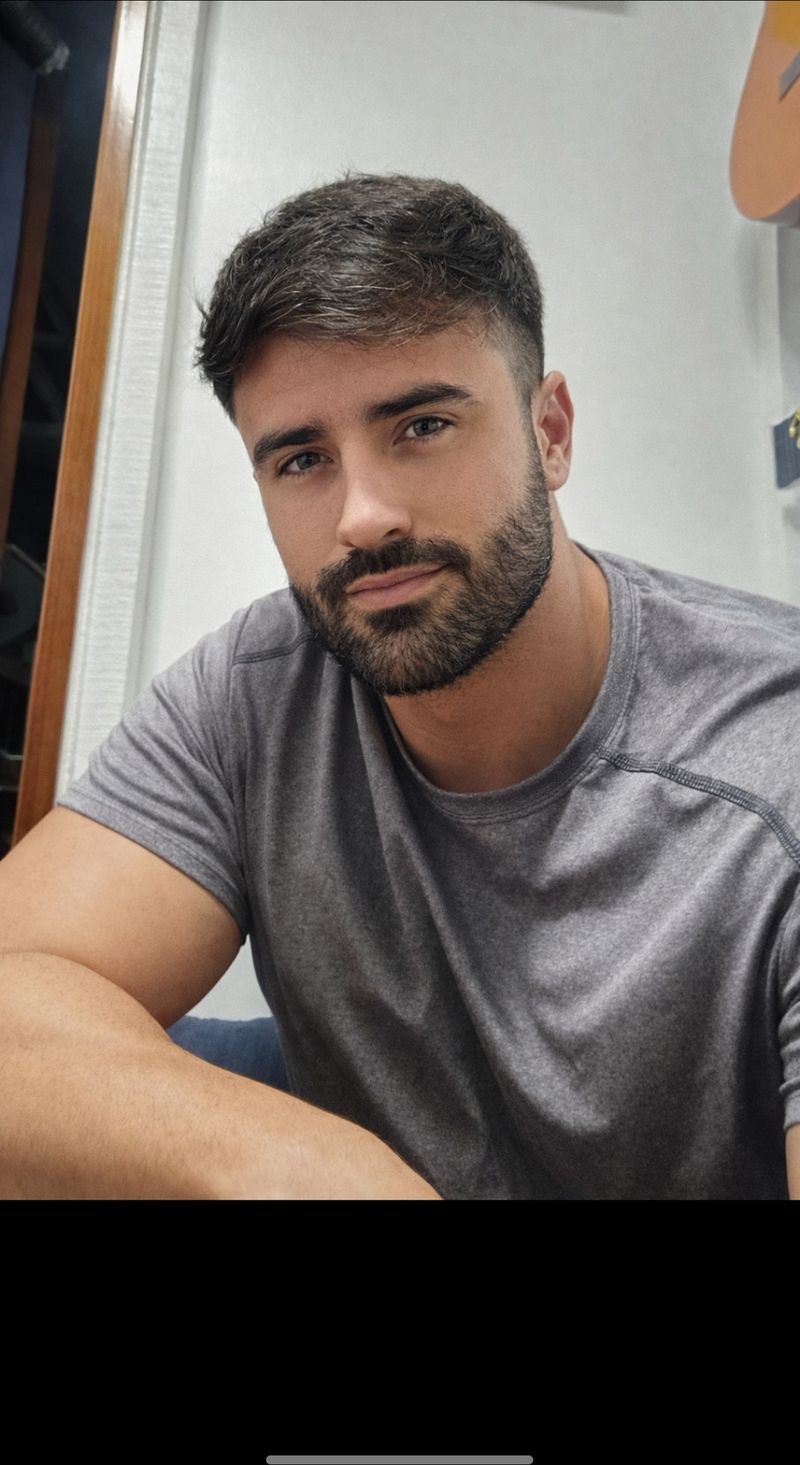 Leo, 37