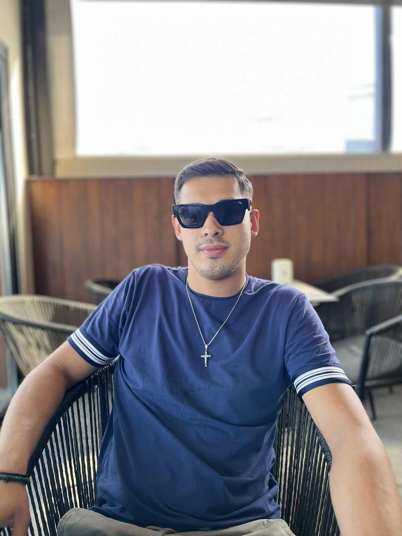 Alexandros, 21