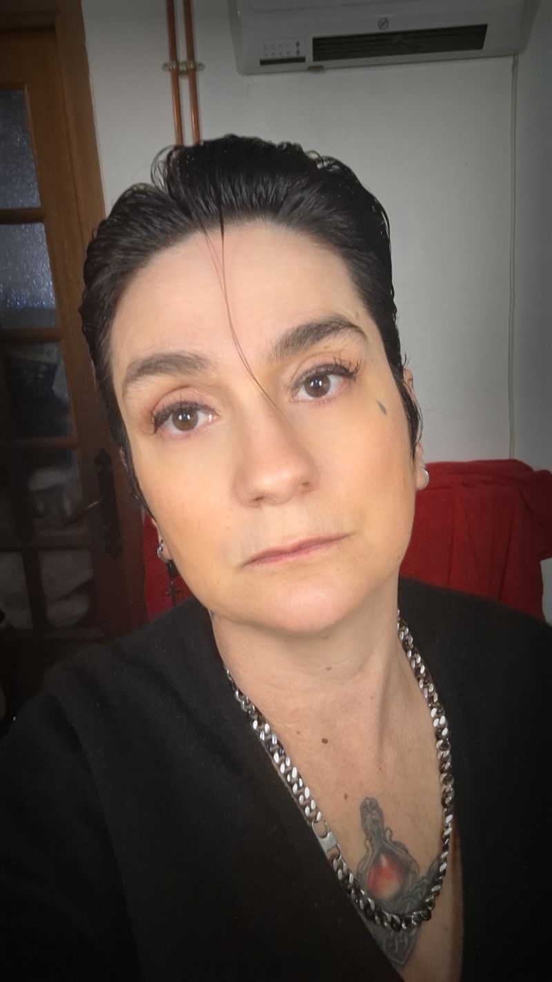 Caroline, 49