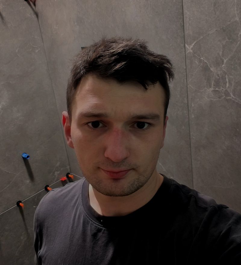 Tomek, 28