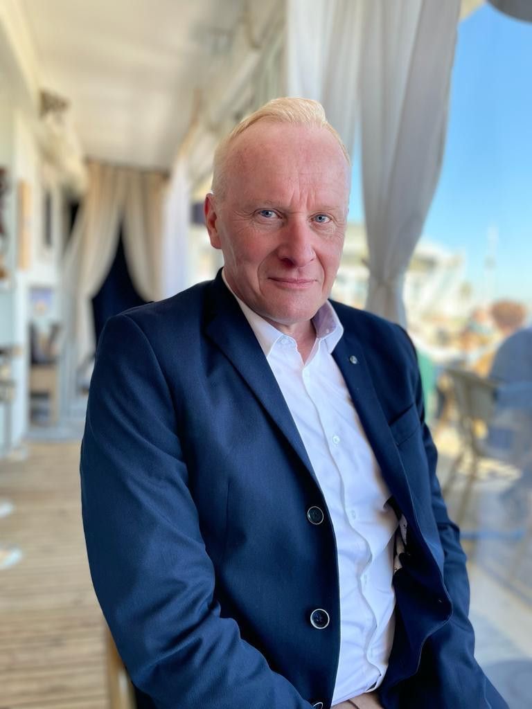 Vincent, 55