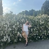 Nadia, 40