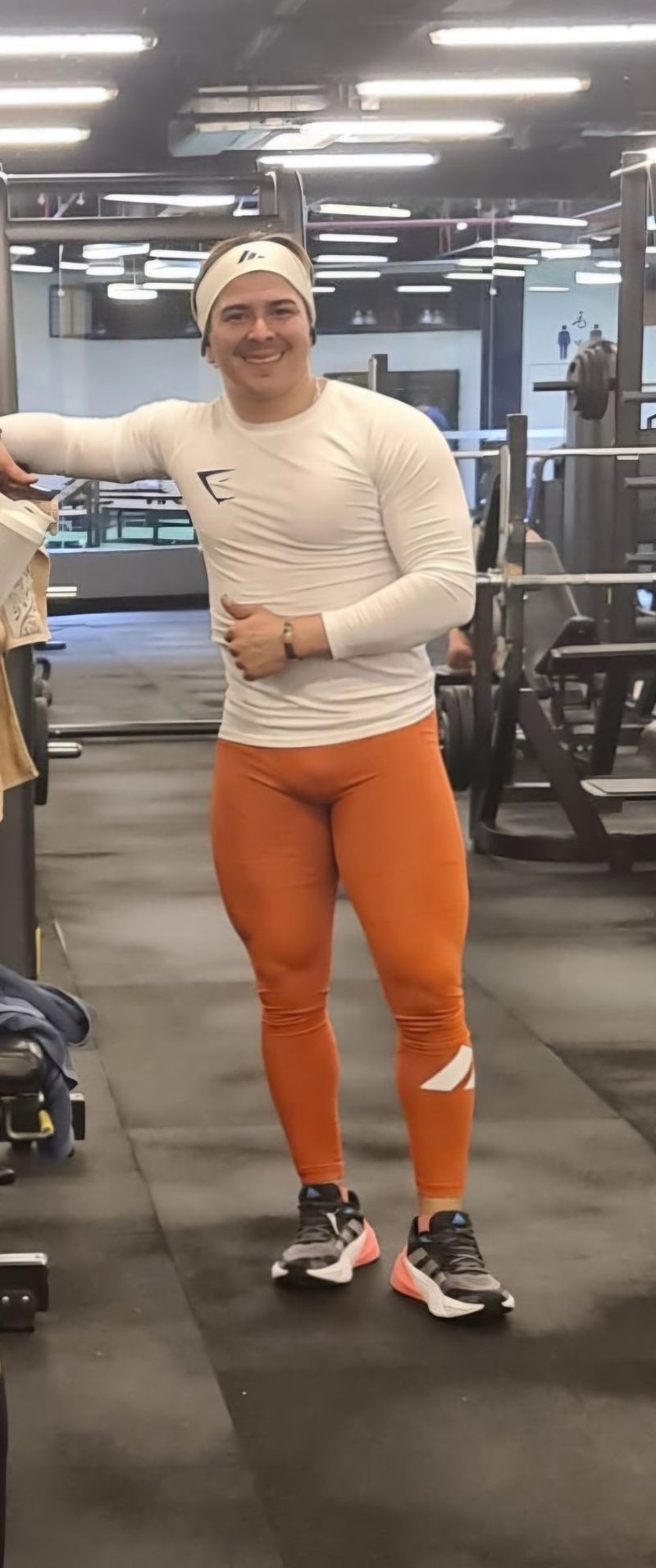 Leo, 34