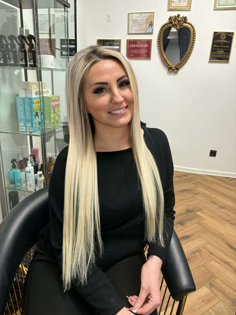 Viktoria, 37