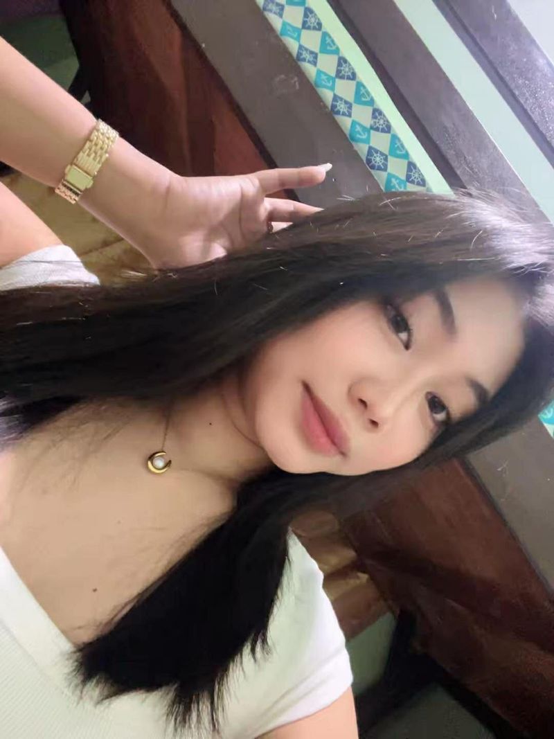 Hailey, 21