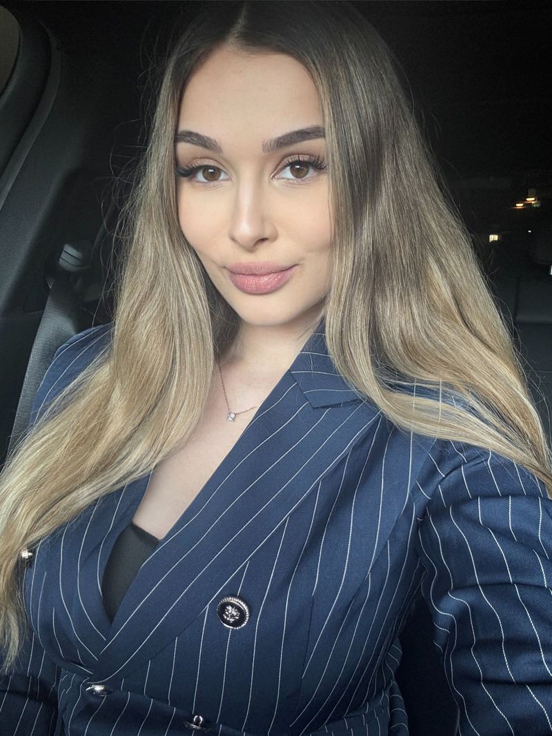 Sofia, 39