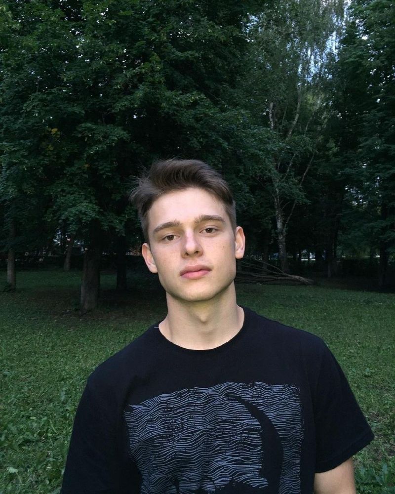 Даня, 19