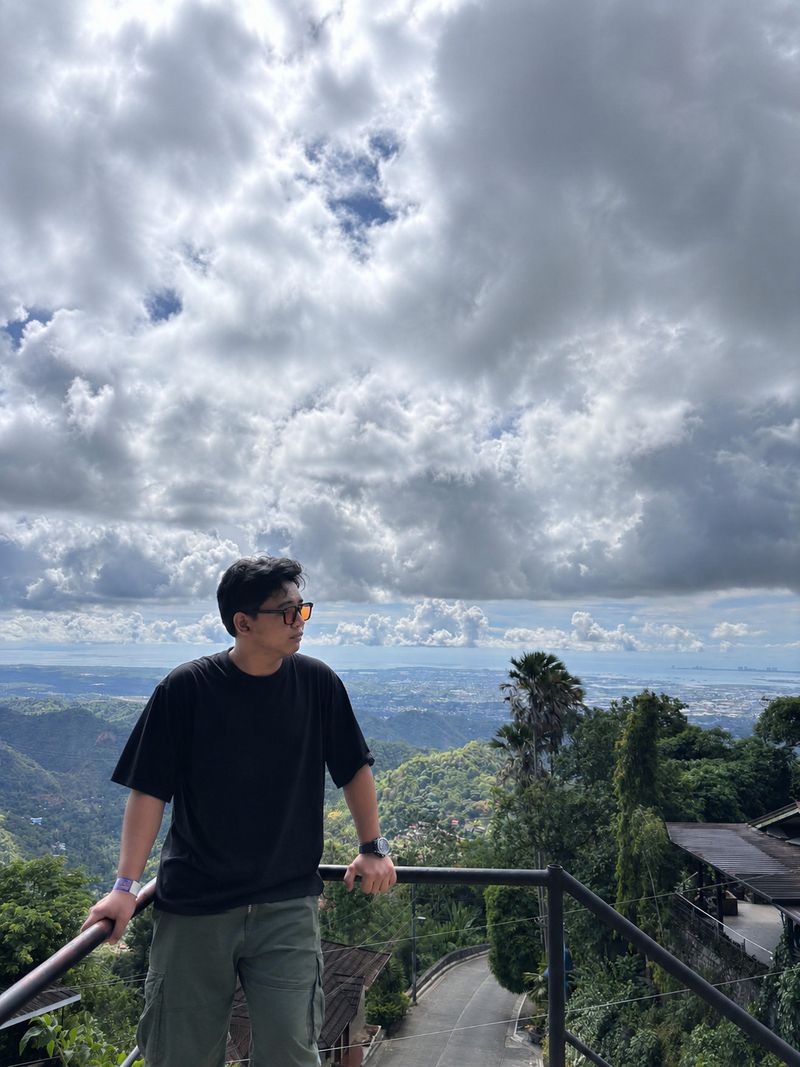 Zach, 18