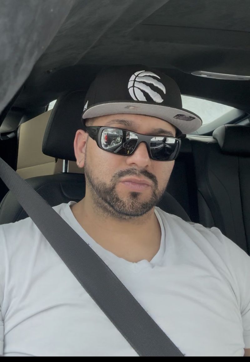 Luis, 39