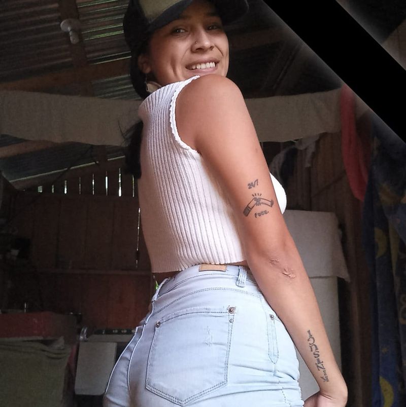 Vanessa, 24