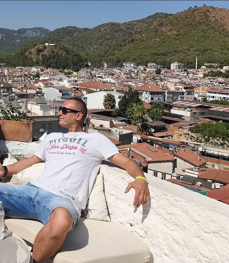 Damian, 29
