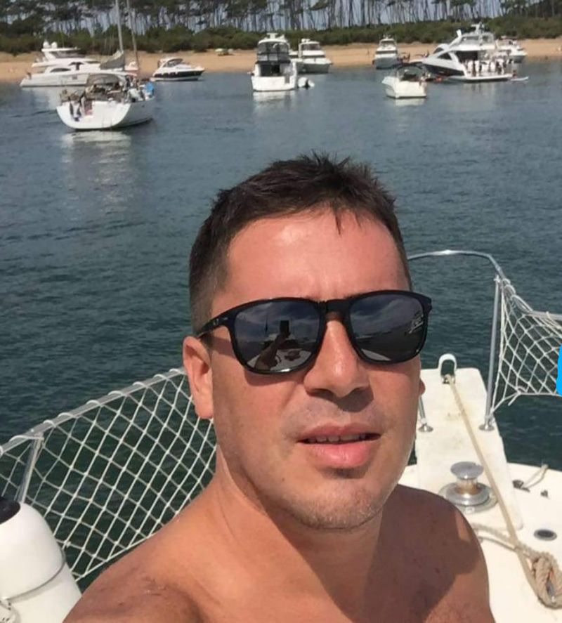 Tomy, 44