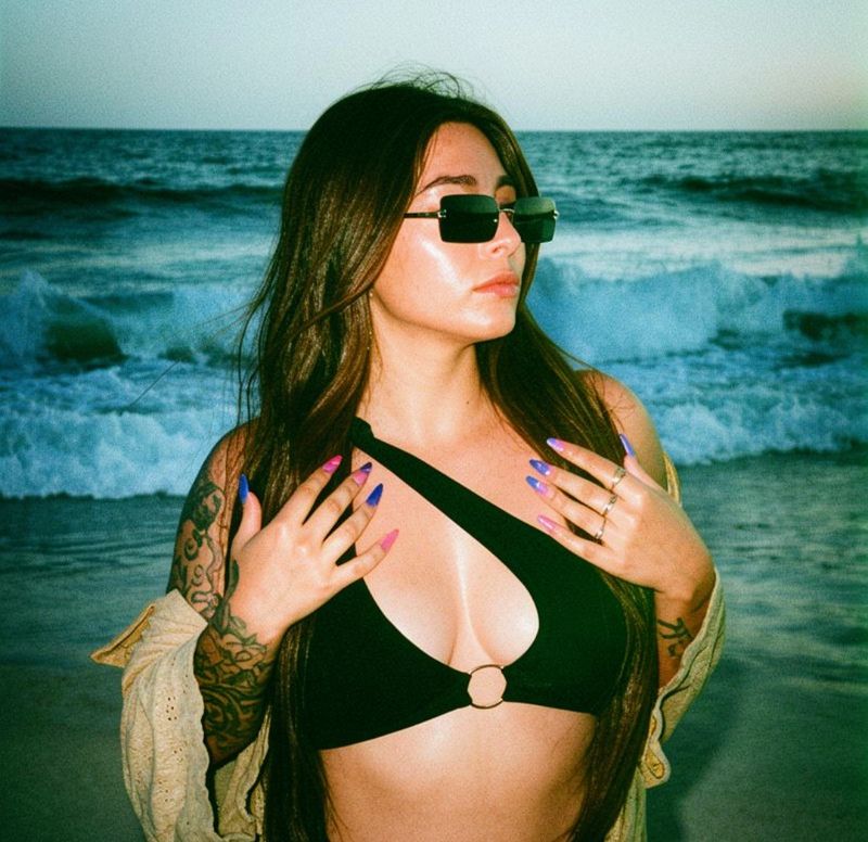 Cristiana, 25