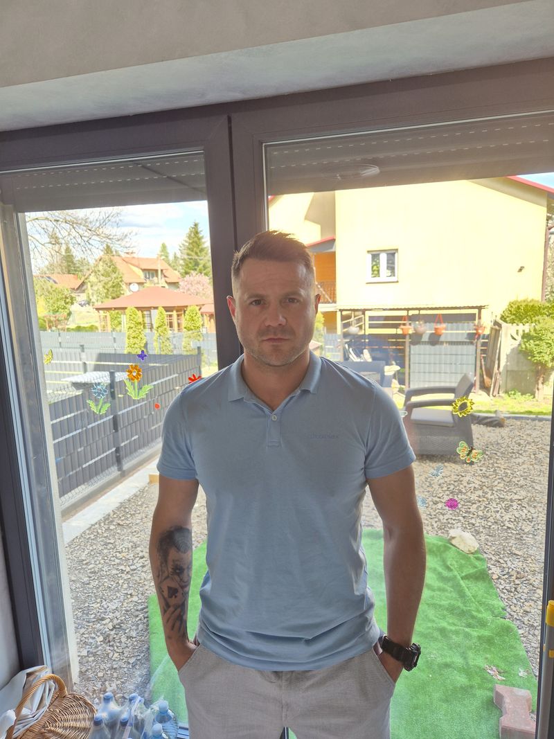 Damian, 39