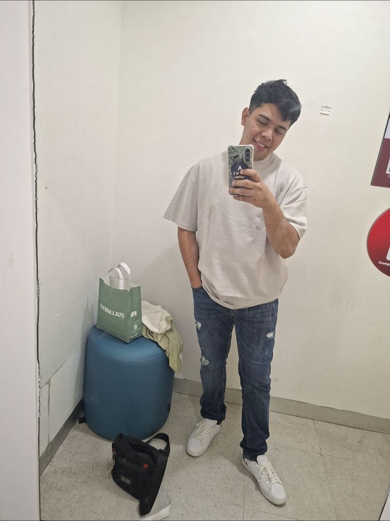 Manu, 25