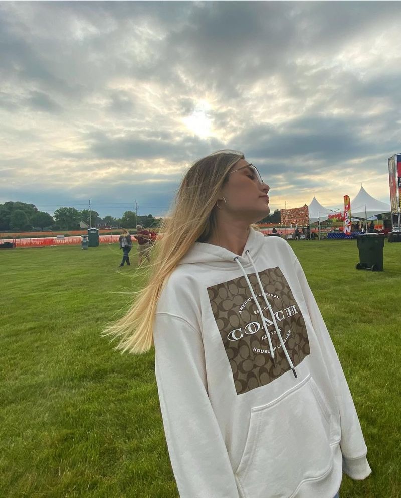 Sofia, 25