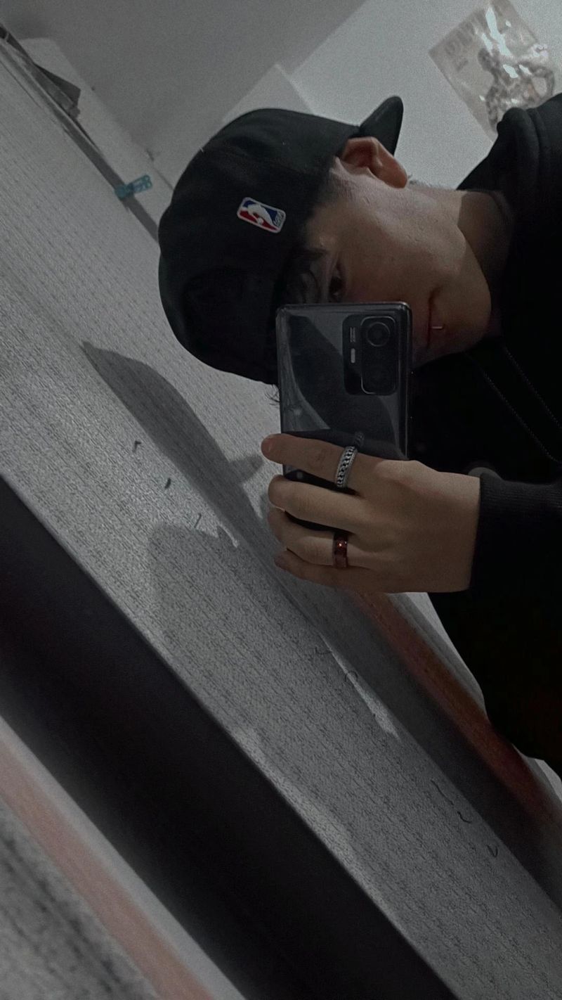 Jean, 18
