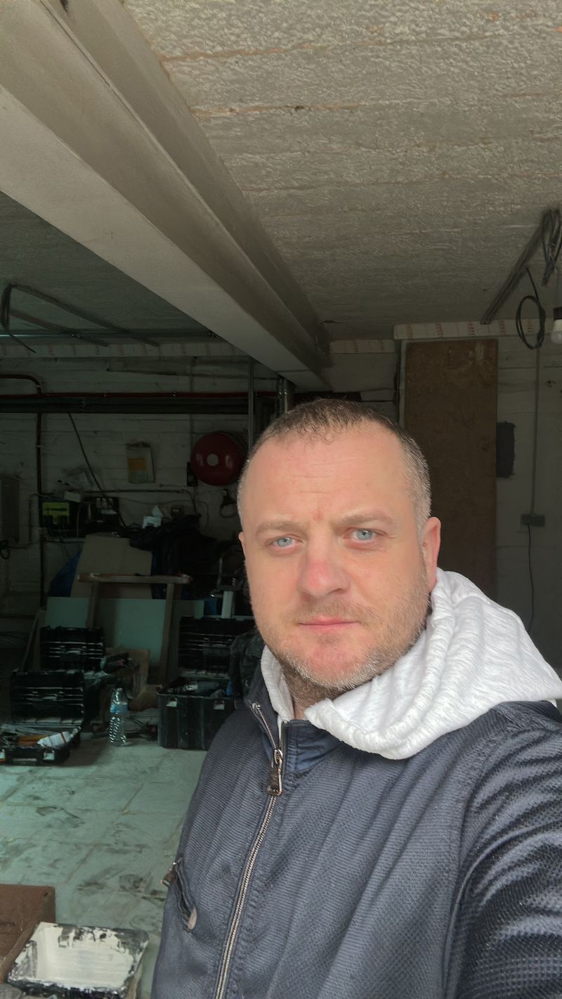 Viktor, 38