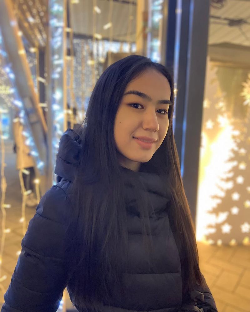 Emmi, 30