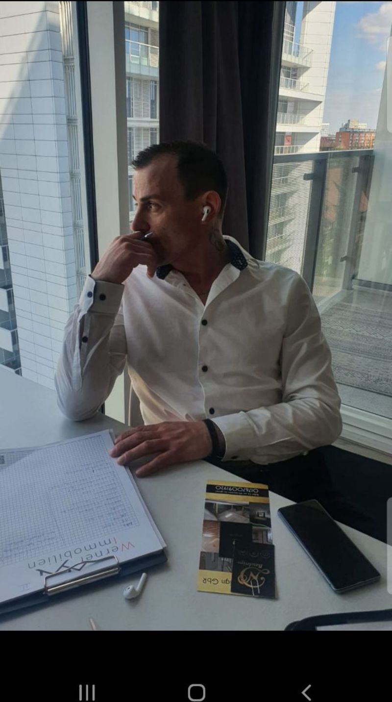 Dima, 43