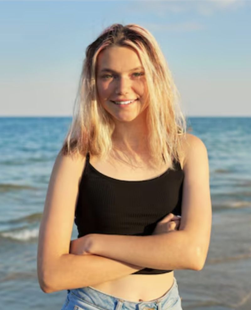 Sara, 18