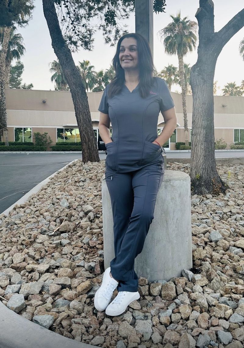 Yamila, 48