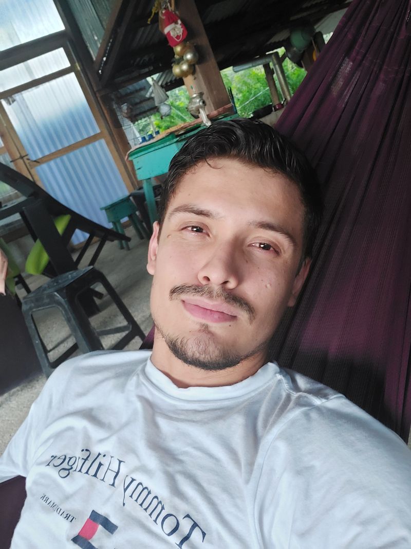 Daniel, 25