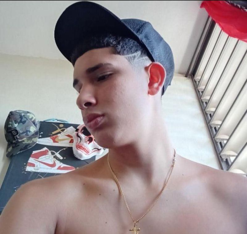 Max, 27