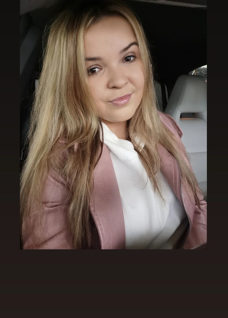 Klaudia, 27