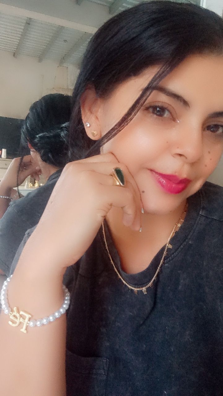 Sonia María, 30