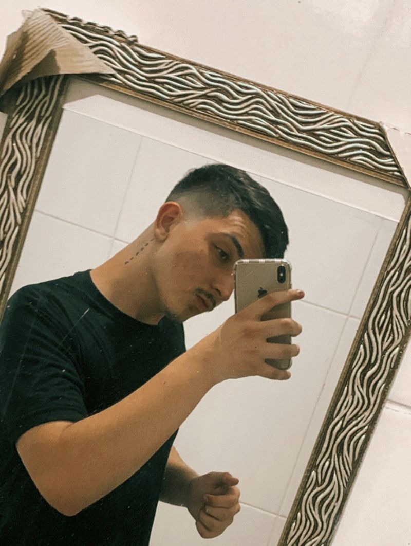 Gustavo, 18