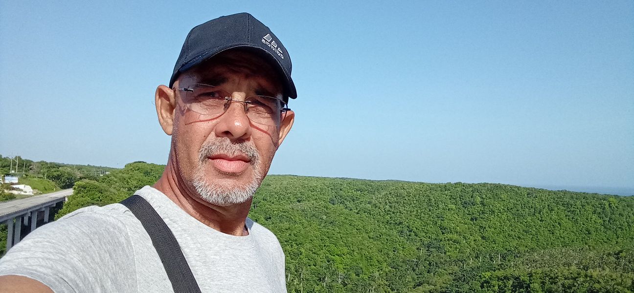Carlos, 58