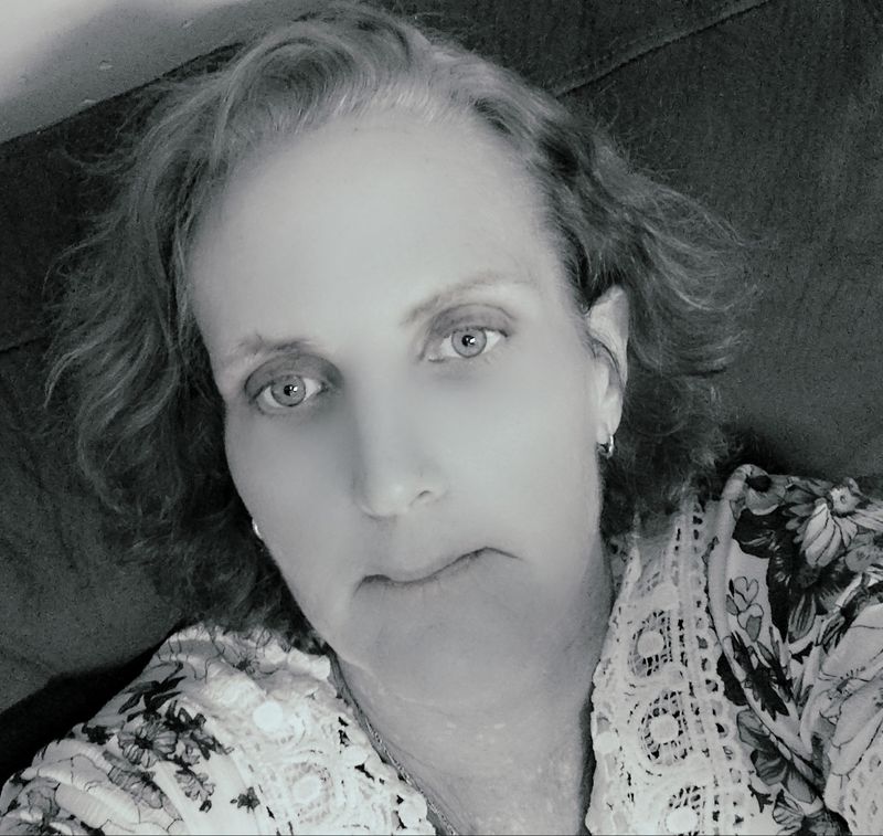 Toni, 51
