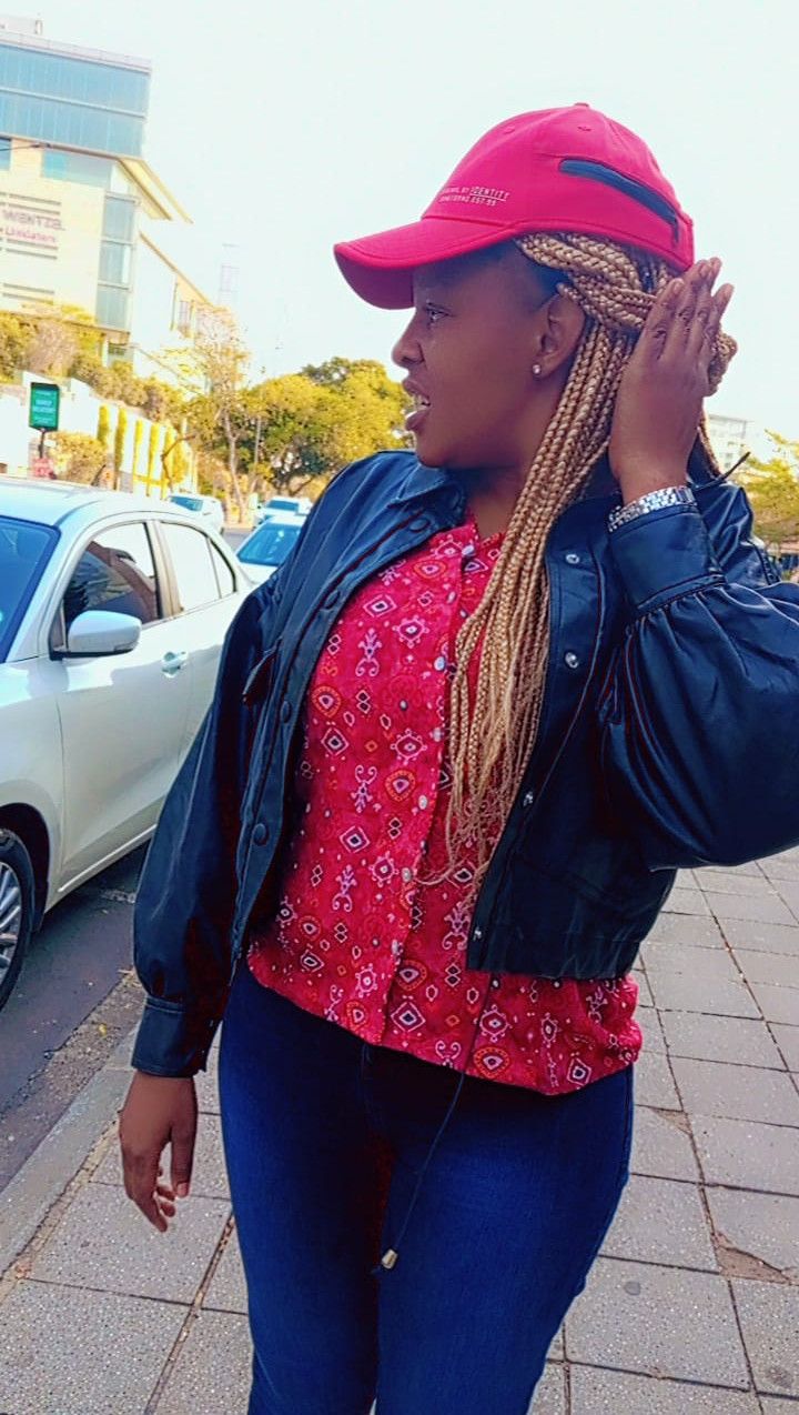 Enhle, 36