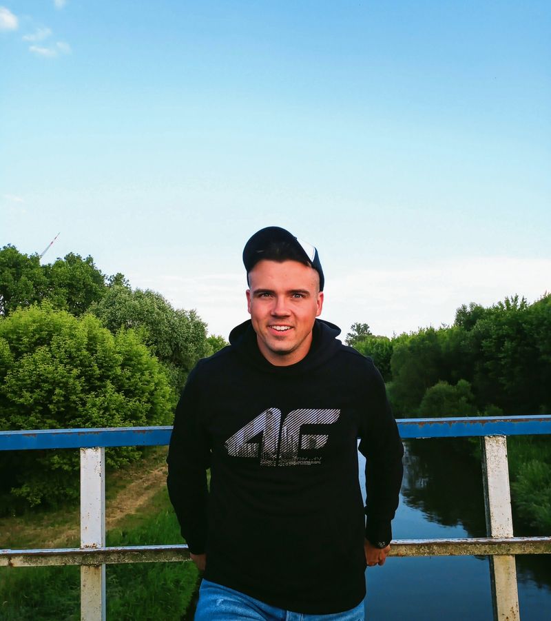 Szymon, 27
