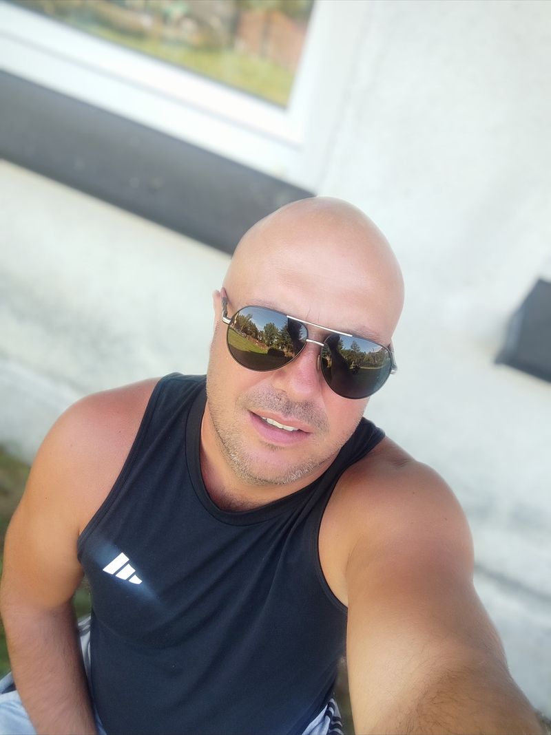 Kamil, 37