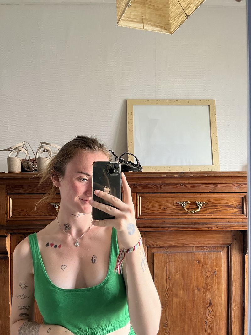 Julie, 24
