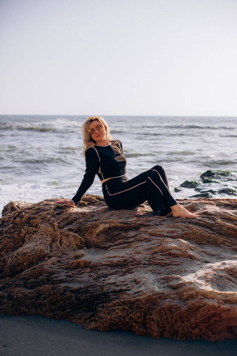 Elena, 47