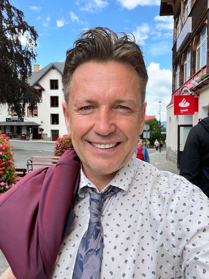 Robert, 42