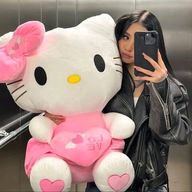 Adriana, 25