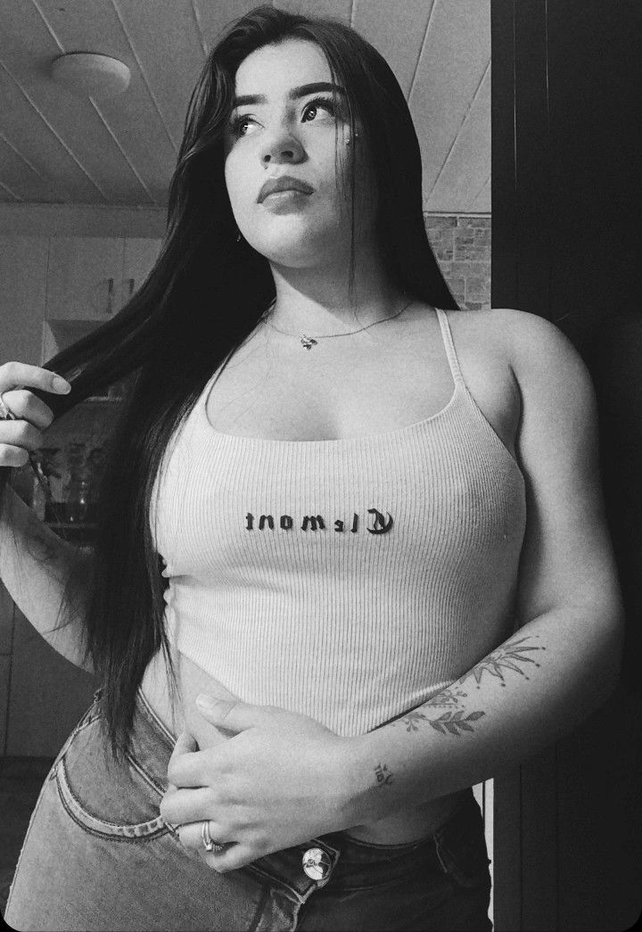 Isabel, 26