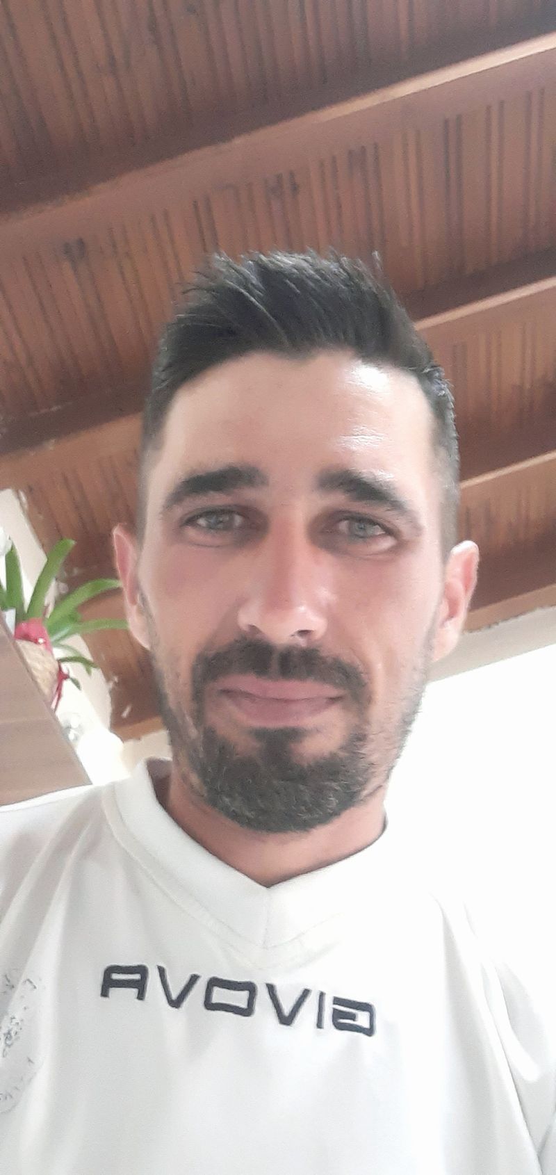 Eugen, 35