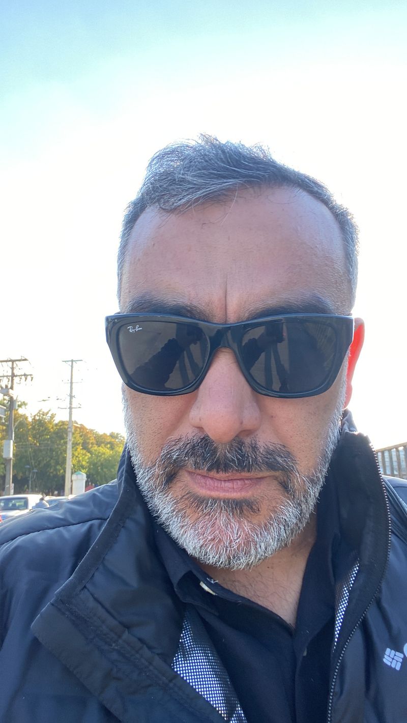 Manu, 44