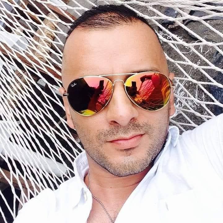 Oliver, 42