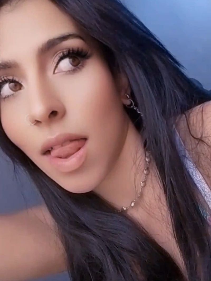 Beatriz, 23
